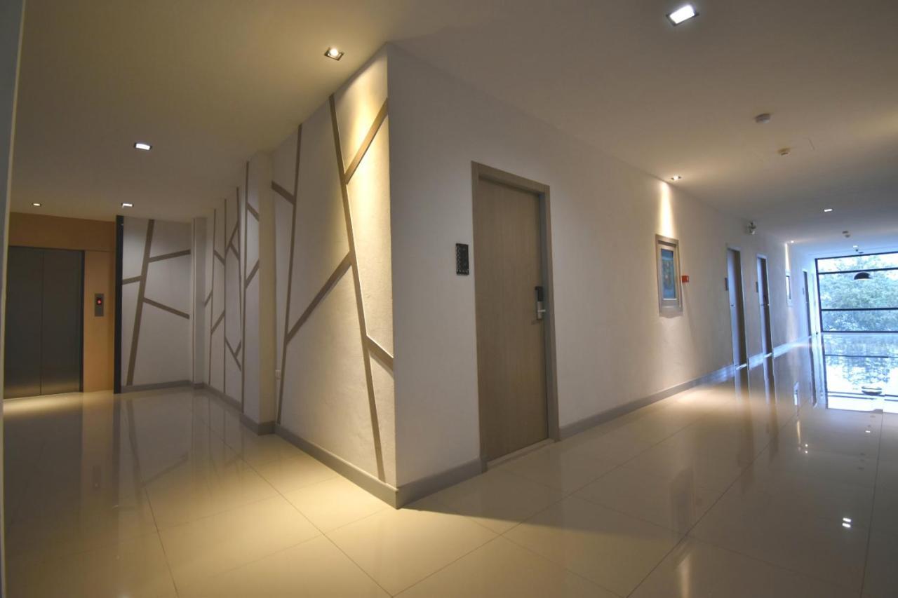 B Boutique Residence Szuratthani Kültér fotó